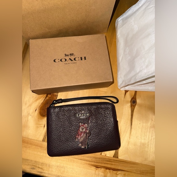 Star Wars X Coach Corner Zip Wristlet With Ewok NIB - Picture 5 of 7